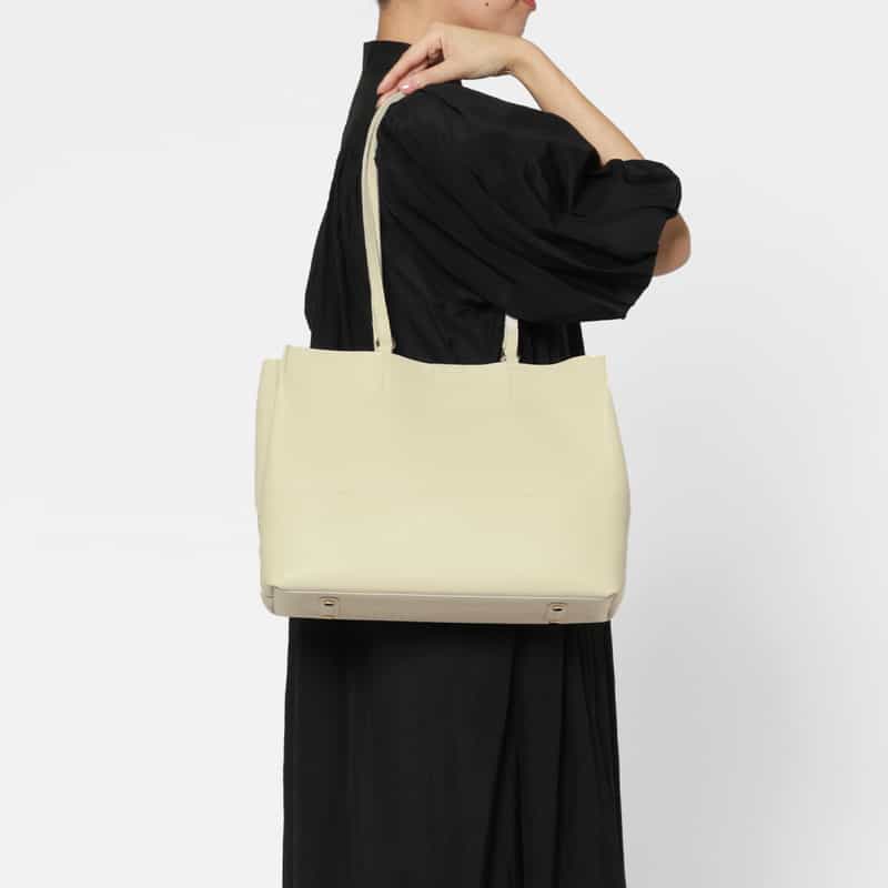 BARNEYS NEW YORK 2WAYハンドル レザートートバッグ IVORY