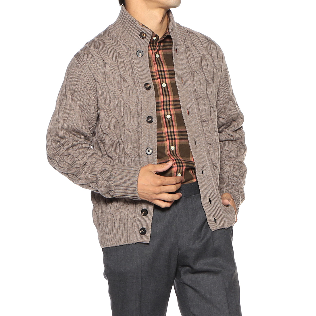 ケーブルニットカーディガン