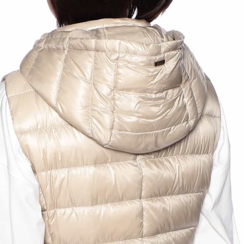HERNO HERNO＜ヘルノ＞フーデッドダウンベスト "ICONICO" LT BEIGE