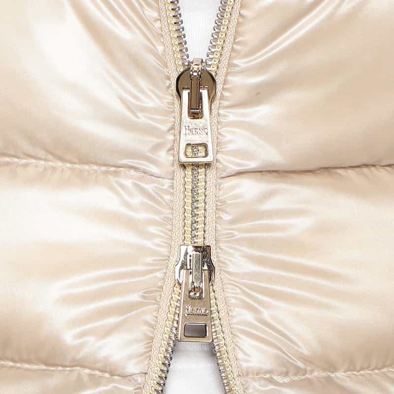 HERNO HERNO＜ヘルノ＞フーデッドダウンベスト "ICONICO" LT BEIGE