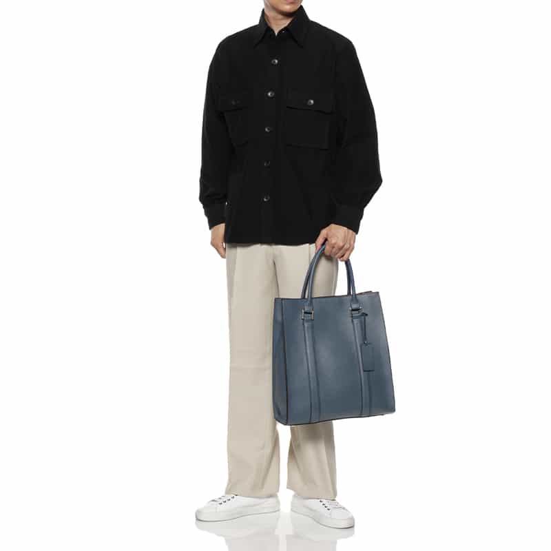 BARNEYS NEW YORK シュリンクレザー縦型トートバッグ BLUE