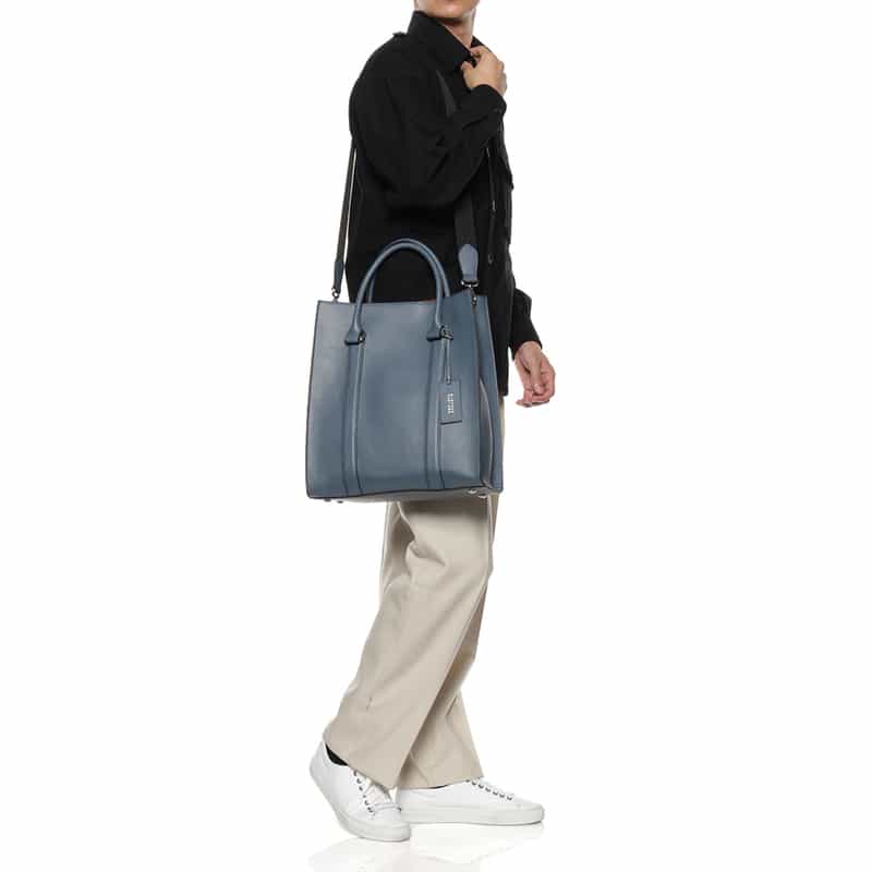 BARNEYS NEW YORK シュリンクレザー縦型トートバッグ BLUE