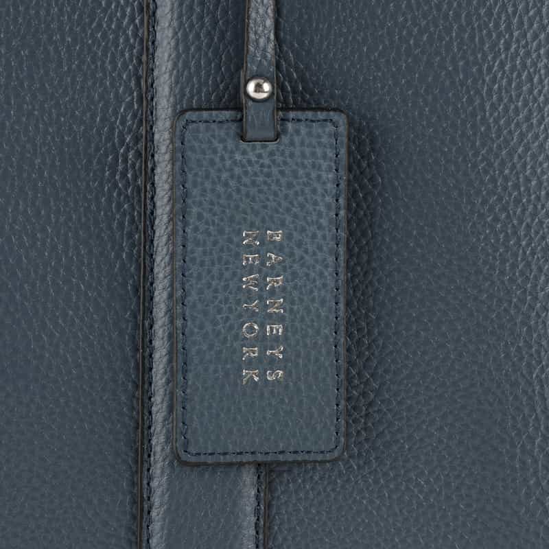 BARNEYS NEW YORK シュリンクレザー縦型トートバッグ BLUE