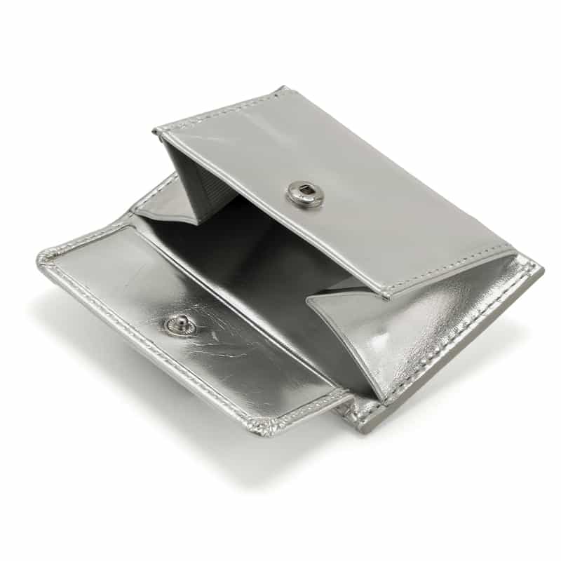 BARNEYS NEW YORK メタリックレザー コインケース付きカードケース SILVER