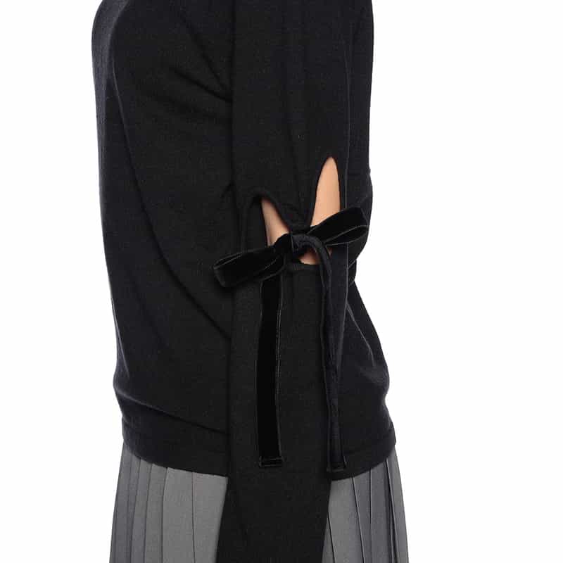 BARNEYS NEW YORK アシンメトリー リボンアーム ニットプルオーバー BLACK