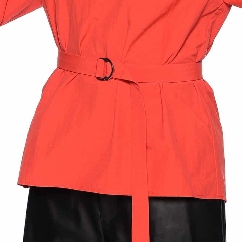 BARNEYS NEW YORK ショルダー＆バックオープン ベルテッド ブラウス RED