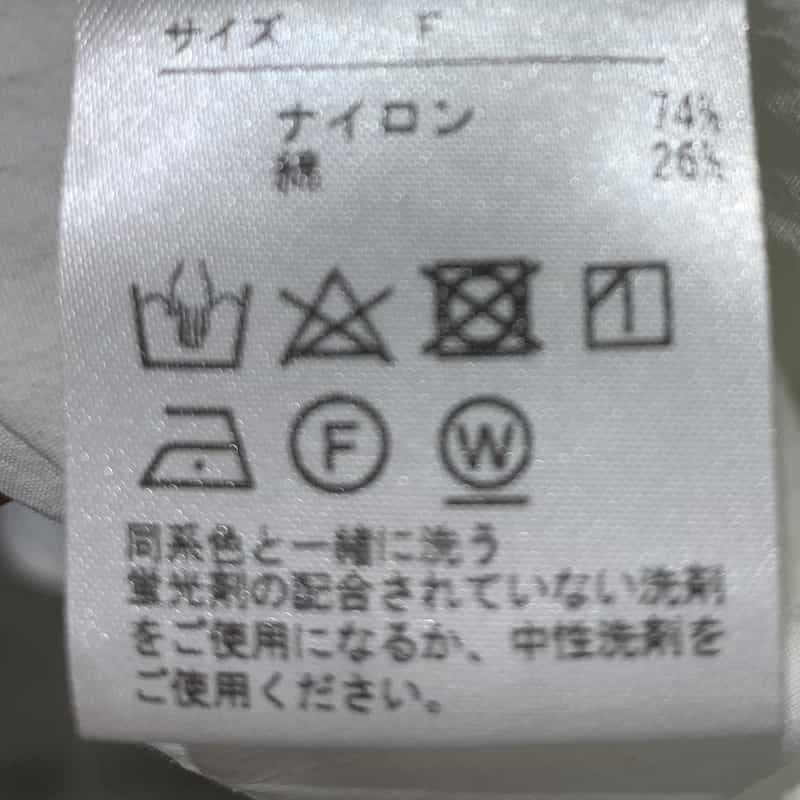 BARNEYS NEW YORK ショルダー＆バックオープン ベルテッド ブラウス RED