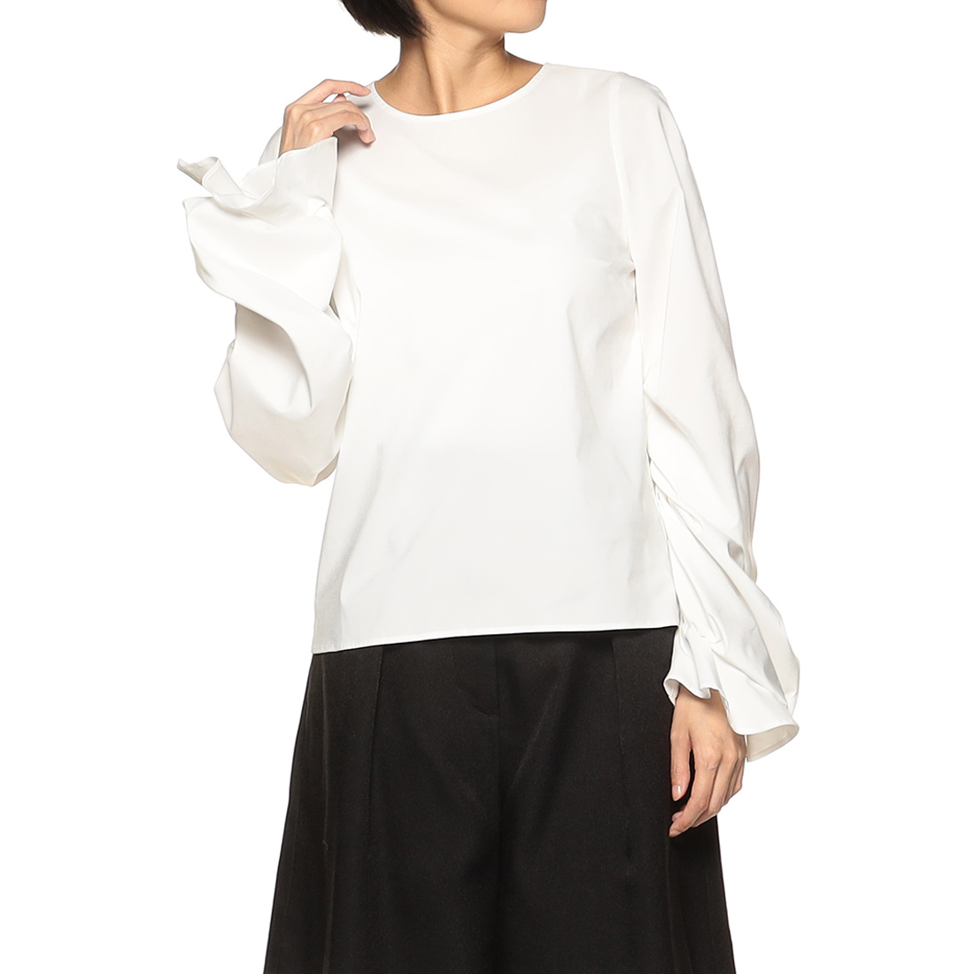 ボリュームスリーブ ノーカラーブラウス