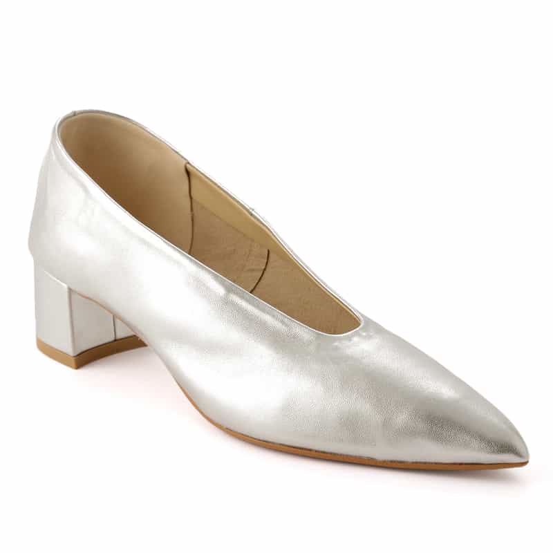 BARNEYS NEW YORK Vカット チャンキーヒールパンプス SILVER