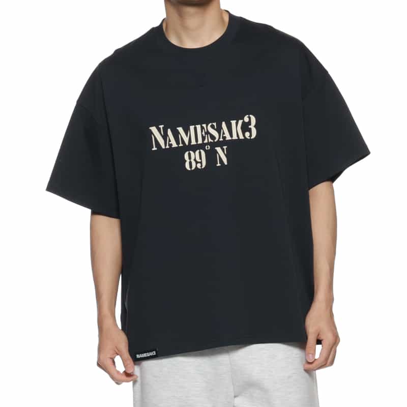 NAMESAKE プリントTシャツ NAVY