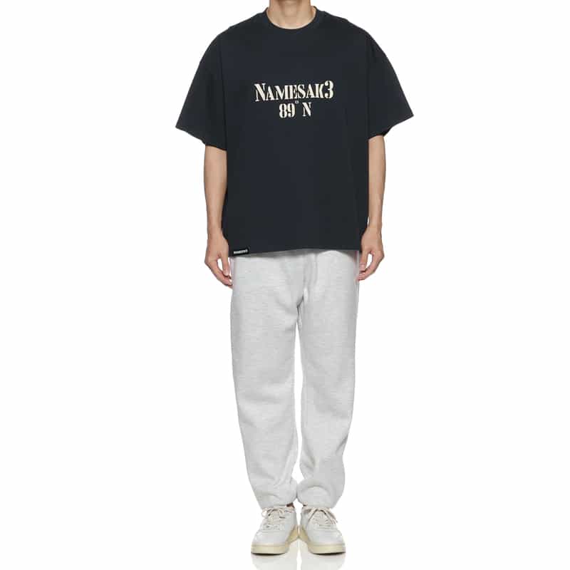 NAMESAKE NAMESAKE＜ネームセイク＞プリントTシャツ NAVY