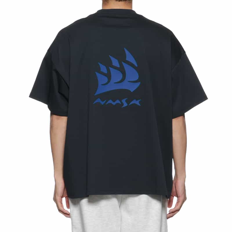 NAMESAKE NAMESAKE＜ネームセイク＞プリントTシャツ NAVY