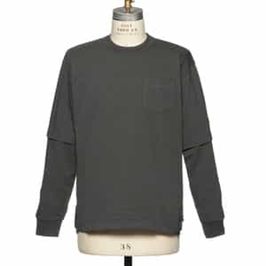 SACAI<サカイ>サイドスナップ ロゴ入りカットソー