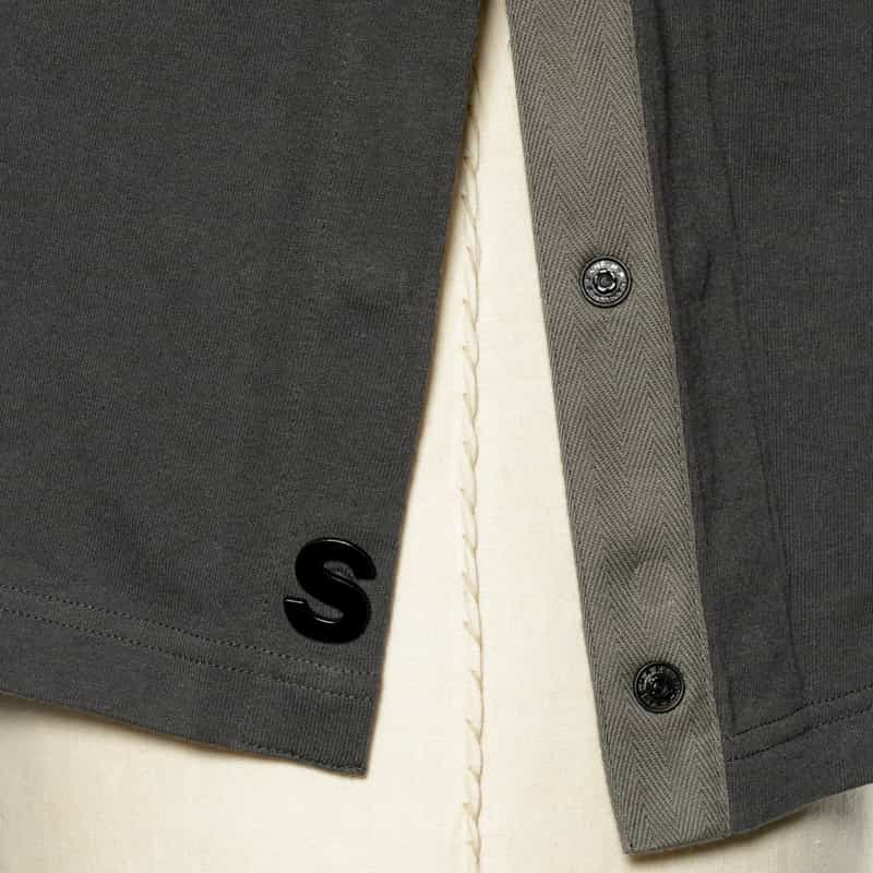 SACAI SACAI＜サカイ＞サイドスナップ ロゴ入りTシャツ DARK GRAY
