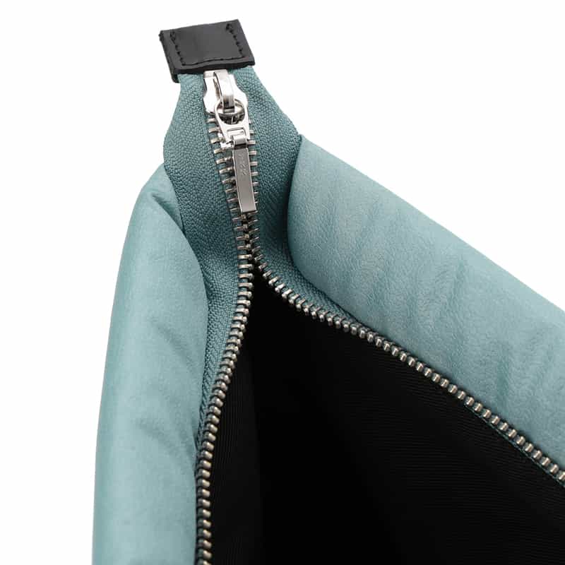 BARNEYS NEW YORK 2WAY ビッグ クラッチバッグ BLUE