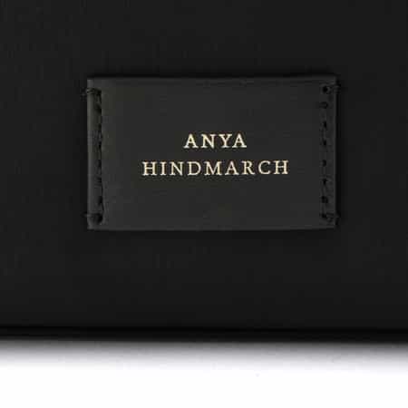 ANAY HINDMARCH.ポストン インフライト・バッグ | Anya Hindmarch JP