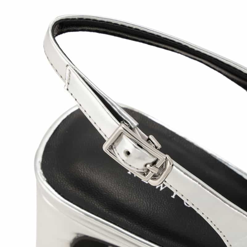 BARNEYS NEW YORK バックスリングパンプス SILVER