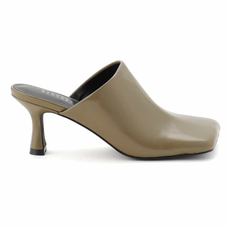 BARNEYS NEW YORK スクエアトゥ ミュールサンダル KHAKI