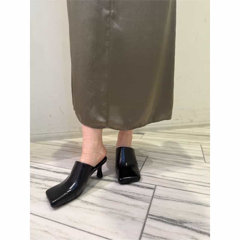 BARNEYS NEW YORK スクエアトゥ ミュールサンダル BLACK