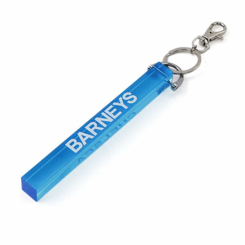 BARNEYS NEW YORK "BARNEYS" ロゴ入り アクリルキーホルダー BLUE