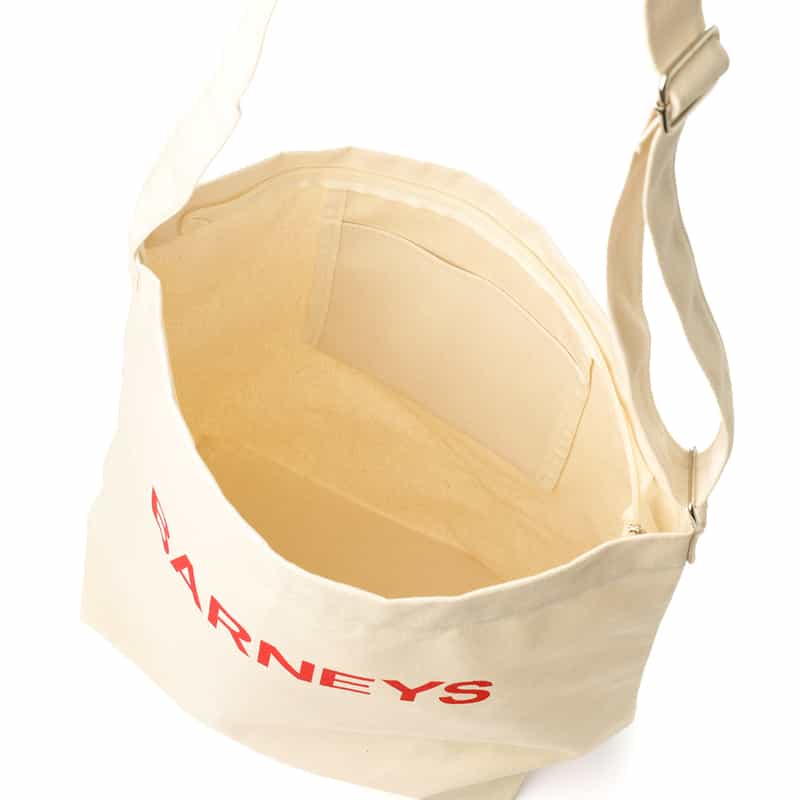 BARNEYS NEW YORK "BARNEYS" ロゴ入りデザイントートバッグ WHITE