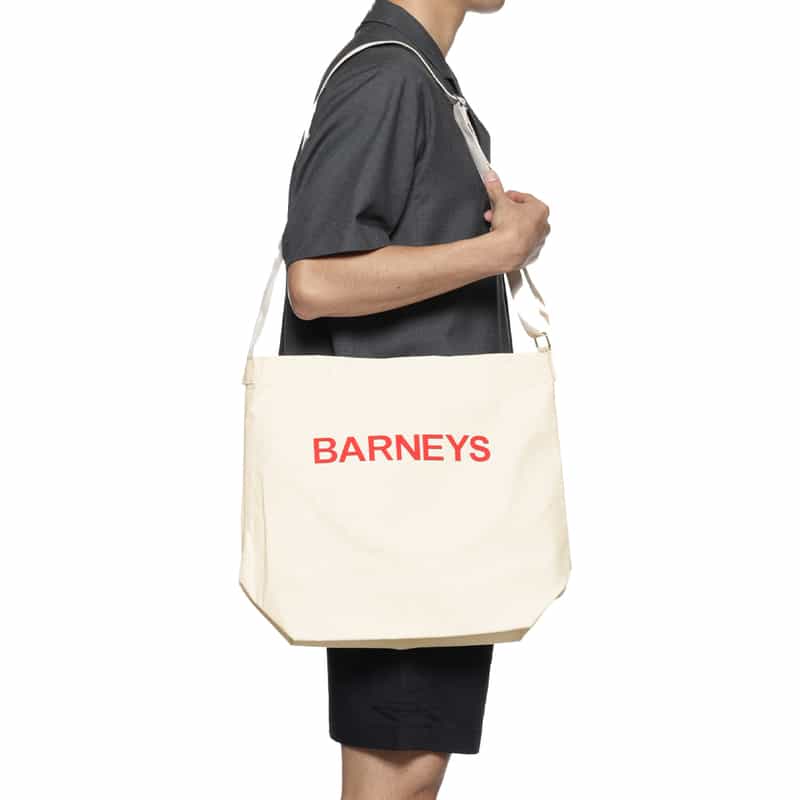 BARNEYS NEW YORK "BARNEYS" ロゴ入りデザイントートバッグ WHITE