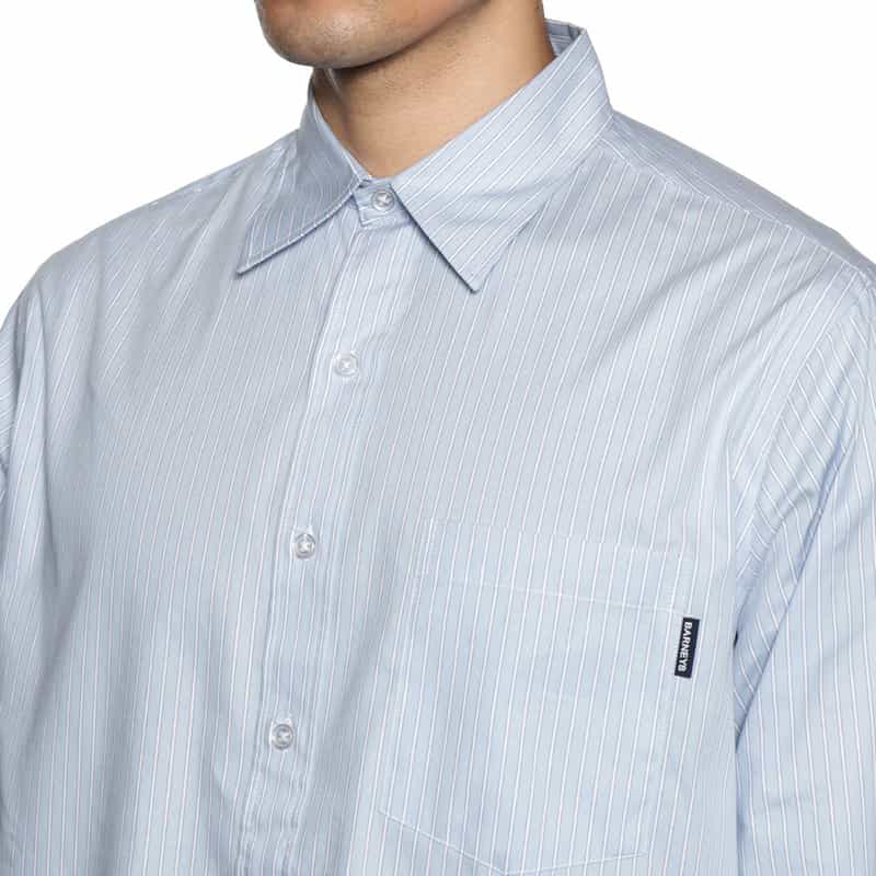 BARNEYS NEW YORK "BARNEYS" タグ付きストライプ柄レギュラーカラーシャツ LT BLUE