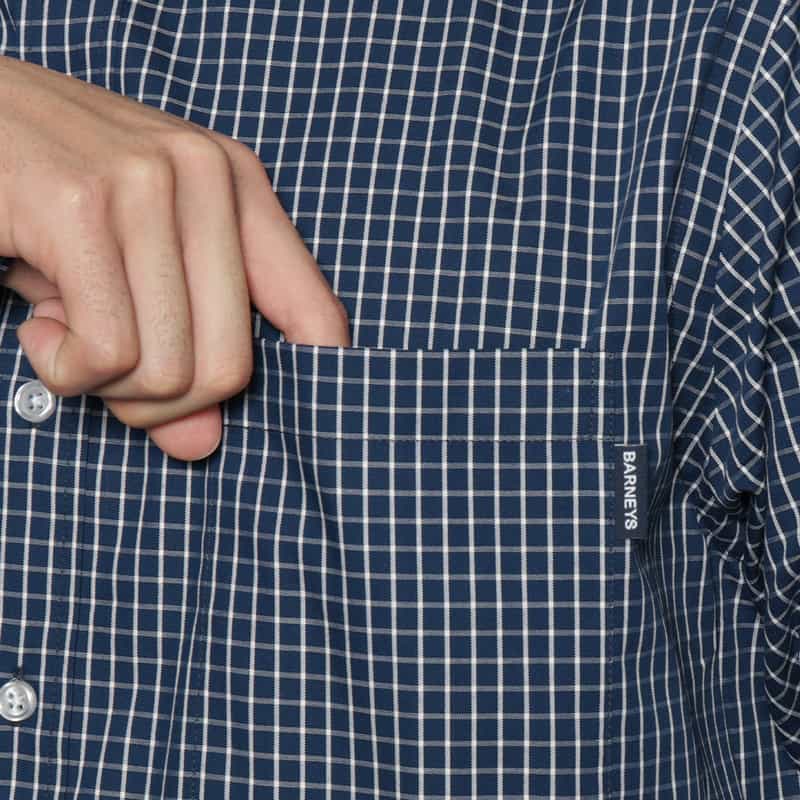 BARNEYS NEW YORK "BARNEYS" タグ付きチェック柄レギュラーカラーシャツ NAVY