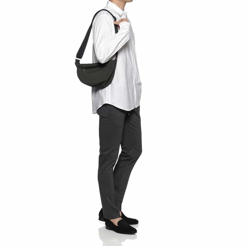 BARNEYS NEW YORK ハーフムーンショルダーバッグ DARK GRAY