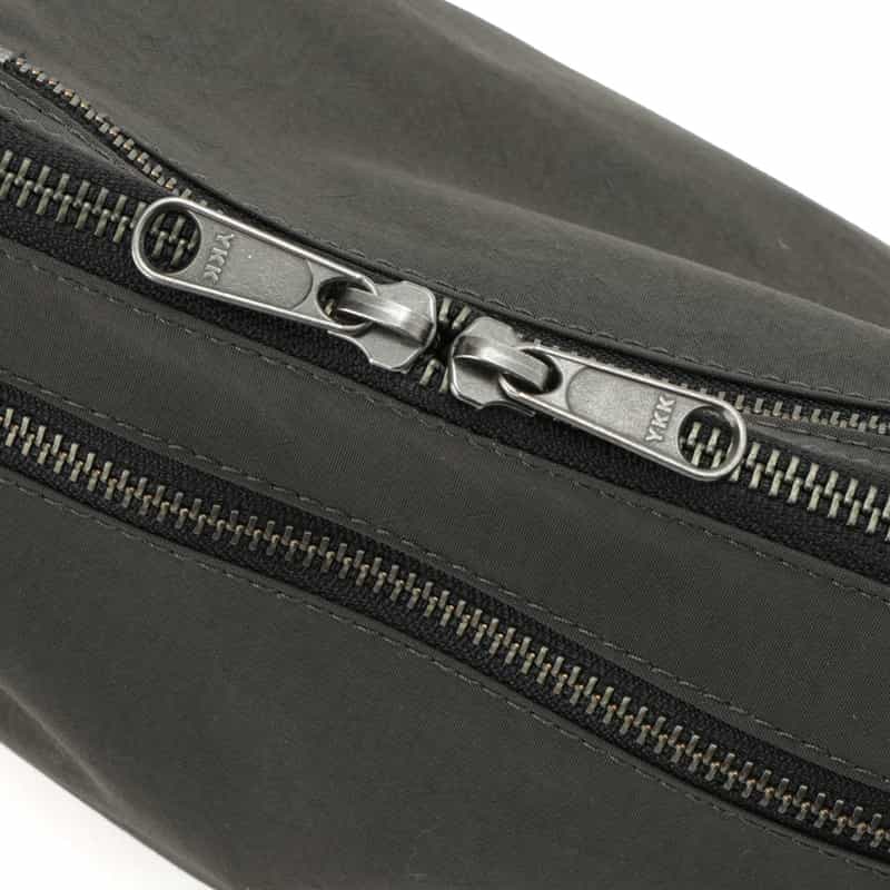 BARNEYS NEW YORK ハーフムーンショルダーバッグ DARK GRAY