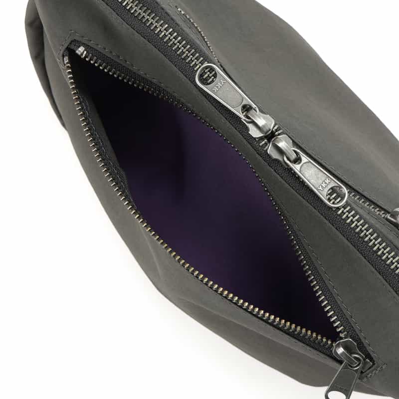 BARNEYS NEW YORK ハーフムーンショルダーバッグ DARK GRAY