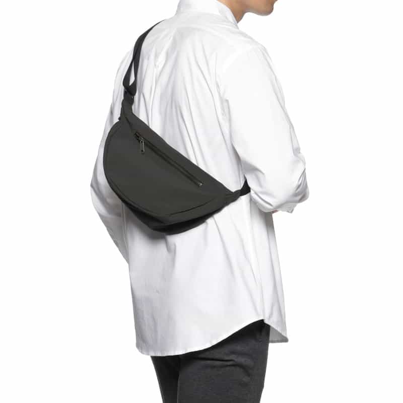 BARNEYS NEW YORK ハーフムーンショルダーバッグ DARK GRAY