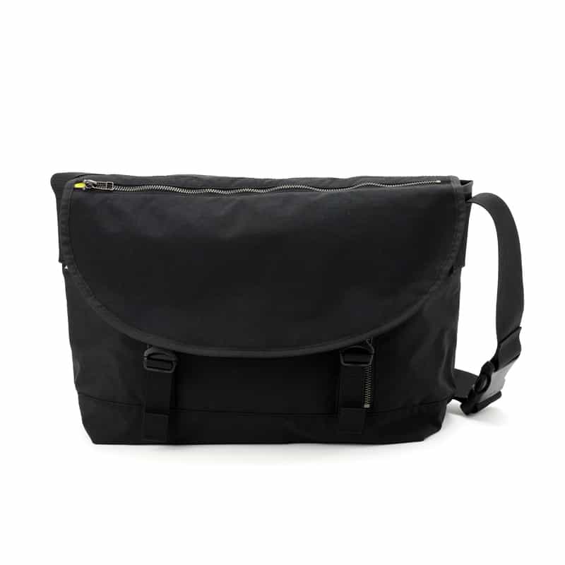 BARNEYS NEW YORK ジップポケット付きショルダーバッグ BLACK
