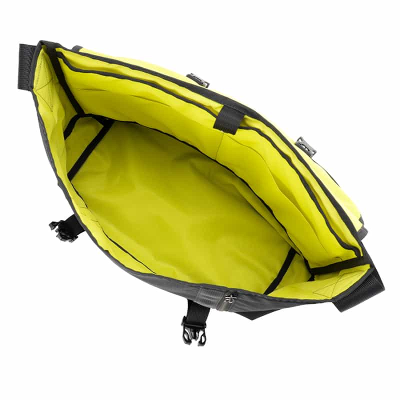 BARNEYS NEW YORK ジップポケット付きショルダーバッグ BLACK