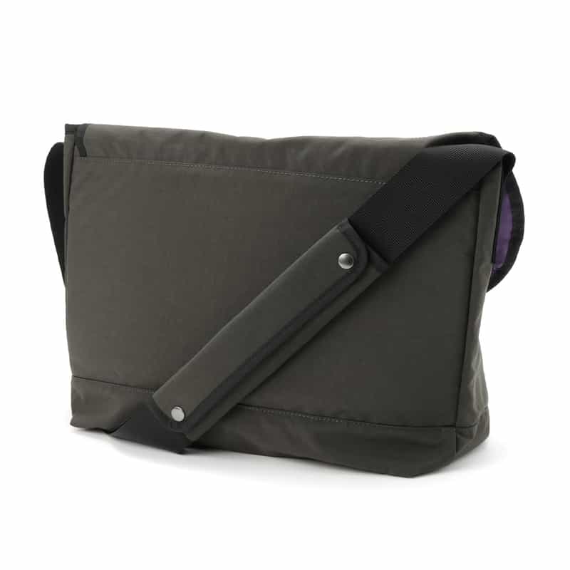 BARNEYS NEW YORK ジップポケット付きショルダーバッグ DARK GRAY