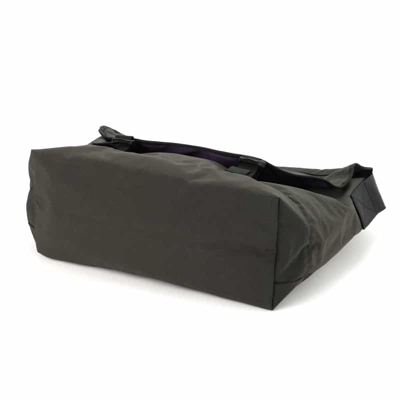 BARNEYS NEW YORK ジップポケット付きショルダーバッグ DARK GRAY