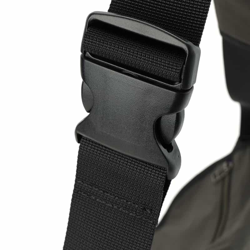 BARNEYS NEW YORK ジップポケット付きショルダーバッグ DARK GRAY