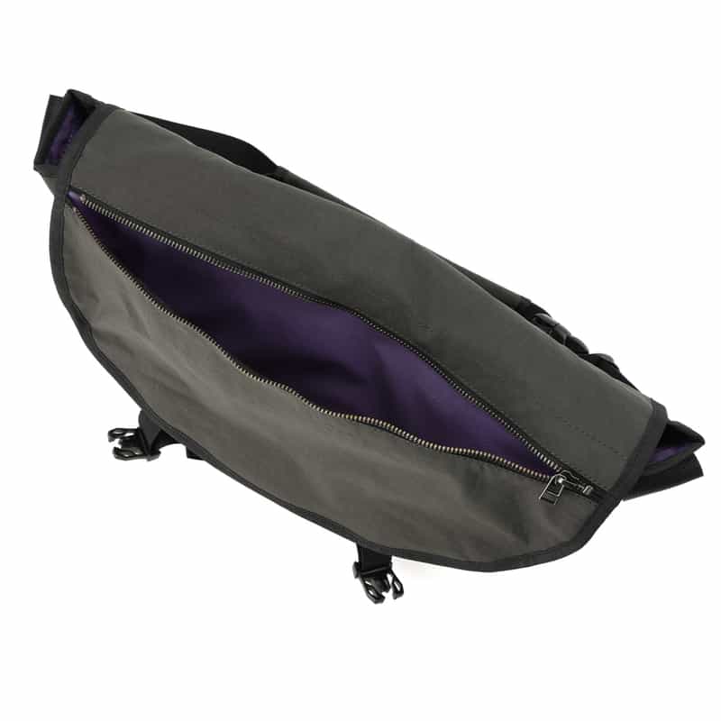 BARNEYS NEW YORK ジップポケット付きショルダーバッグ DARK GRAY