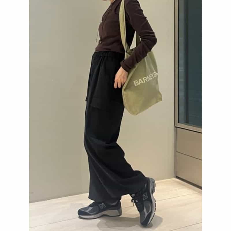 BARNEYS NEW YORK "BARNEYS" ロゴ入り縦型トートバッグ KHAKI