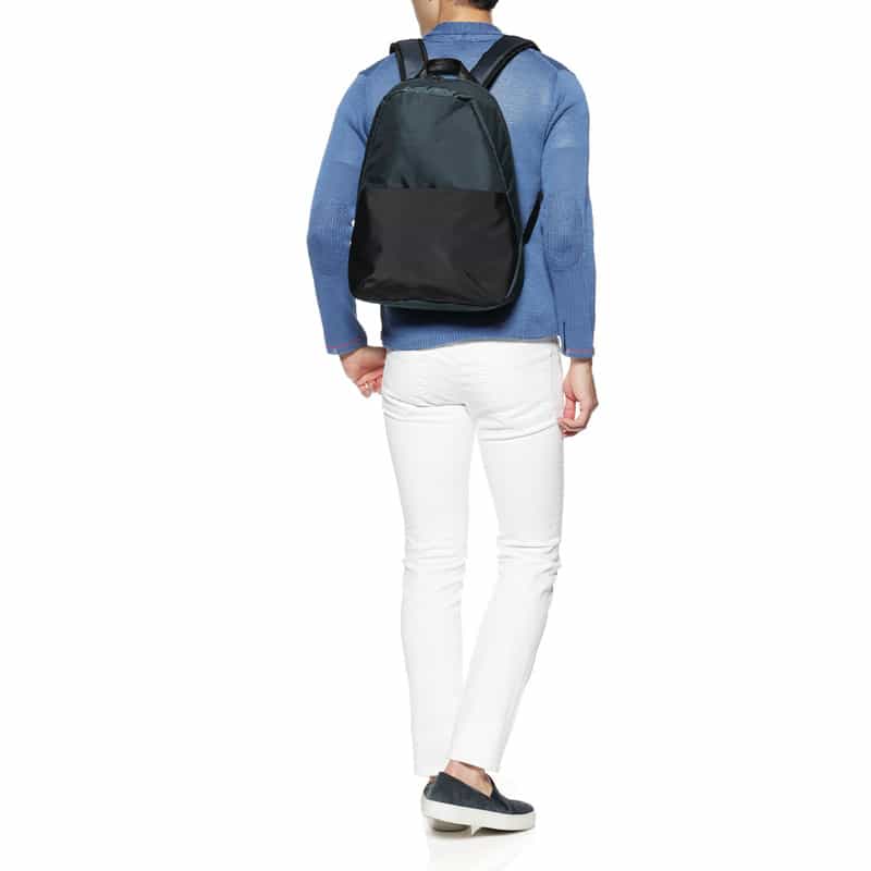 BARNEYS NEW YORK ロゴ入りバックパック NAVY