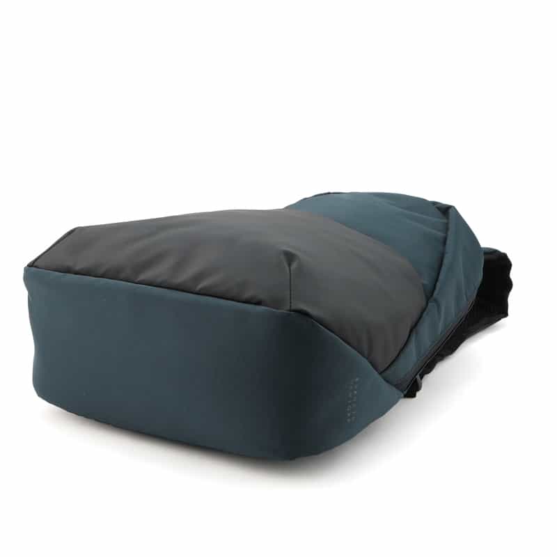 BARNEYS NEW YORK ロゴ入りバックパック NAVY