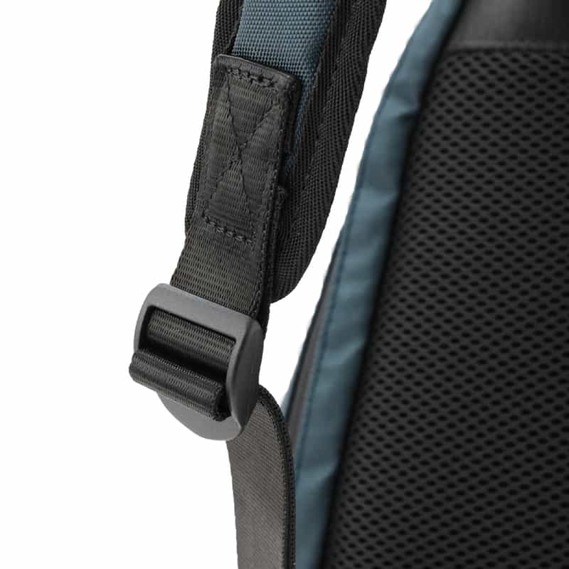 BARNEYS NEW YORK ロゴ入りバックパック NAVY