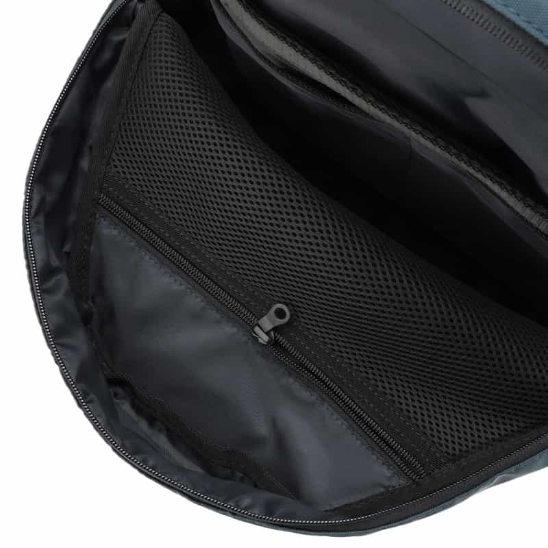 BARNEYS NEW YORK ロゴ入りバックパック NAVY