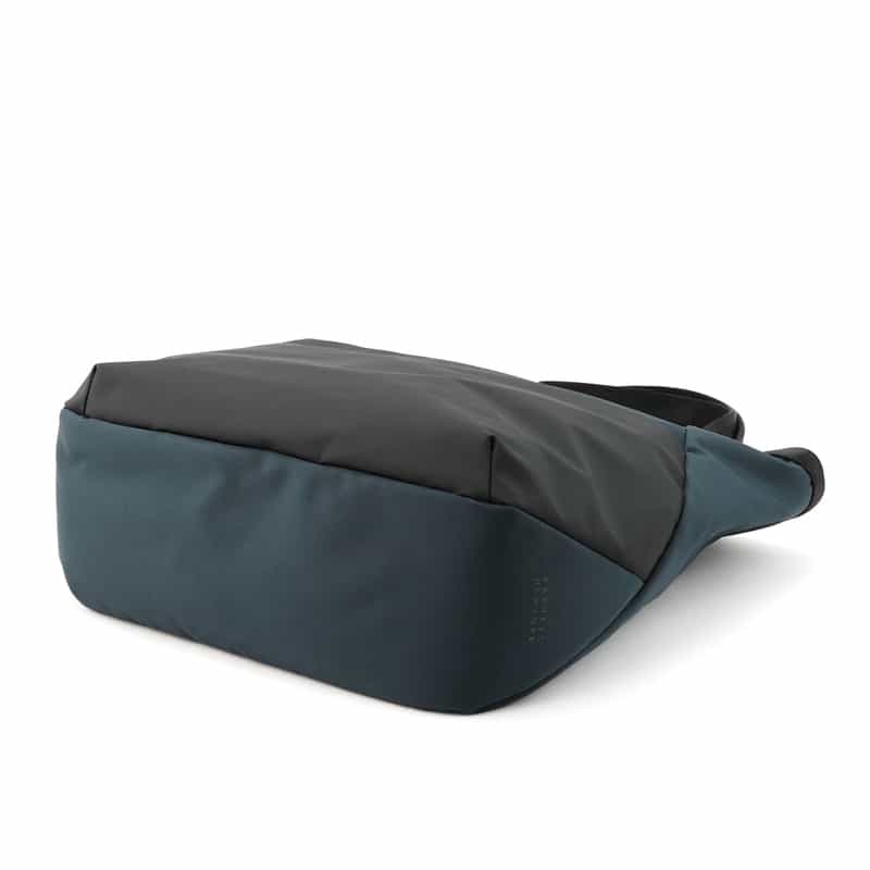 BARNEYS NEW YORK ロゴ入りトートバック NAVY