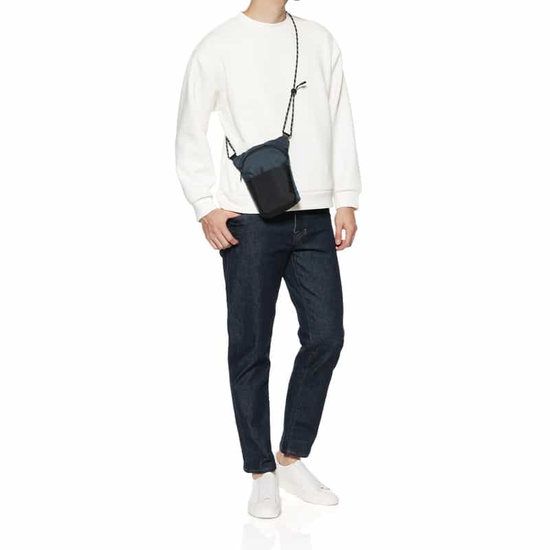 BARNEYS NEW YORK ロゴ入りミニショルダーバッグ NAVY