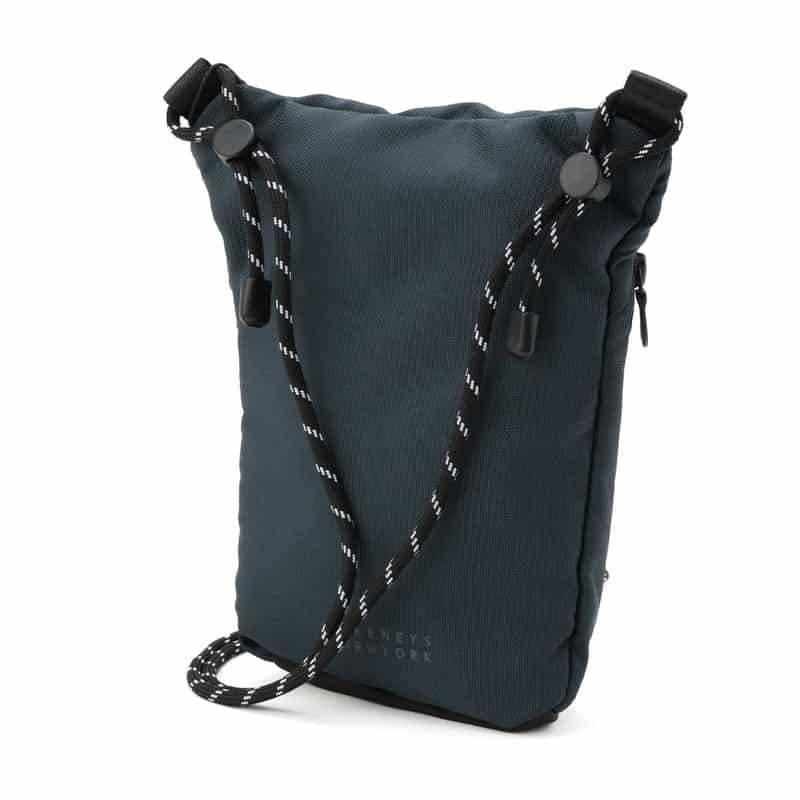 BARNEYS NEW YORK ロゴ入りミニショルダーバッグ NAVY
