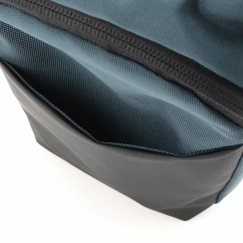 BARNEYS NEW YORK ロゴ入りミニショルダーバッグ NAVY