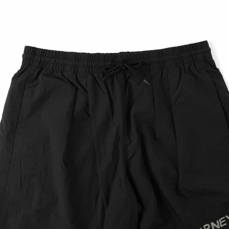 BARNEYS NEW YORK "BARNEYS" ロゴ入りナイロンショーツ BLACK