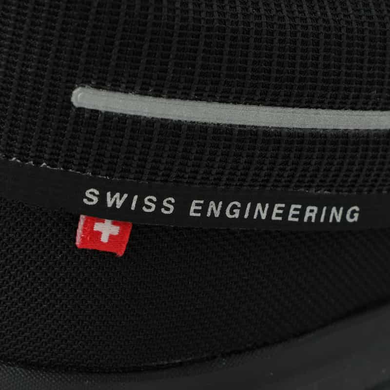 ON ON＜オン＞スニーカー "COLUD 6 WATERPROOF" BLACK