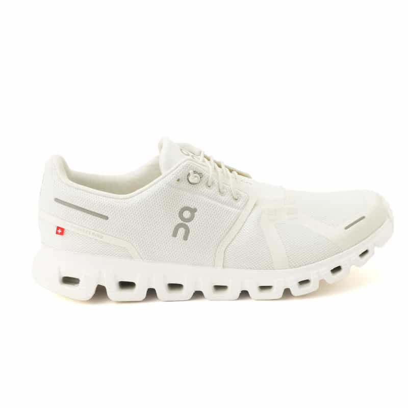 ON ON＜オン＞スニーカー "COLUD 6" WHITE